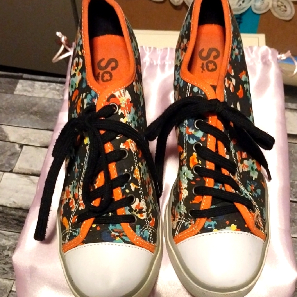 SO Canvas Wedge Floral Sneakers